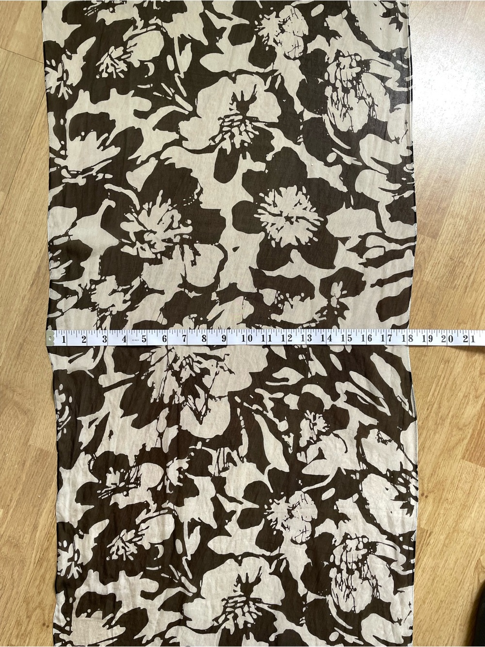 Anne Klein 100% Silk Floral Oblong Scarf Black White Gray Lightweight Wrap - Picture 5 of 5